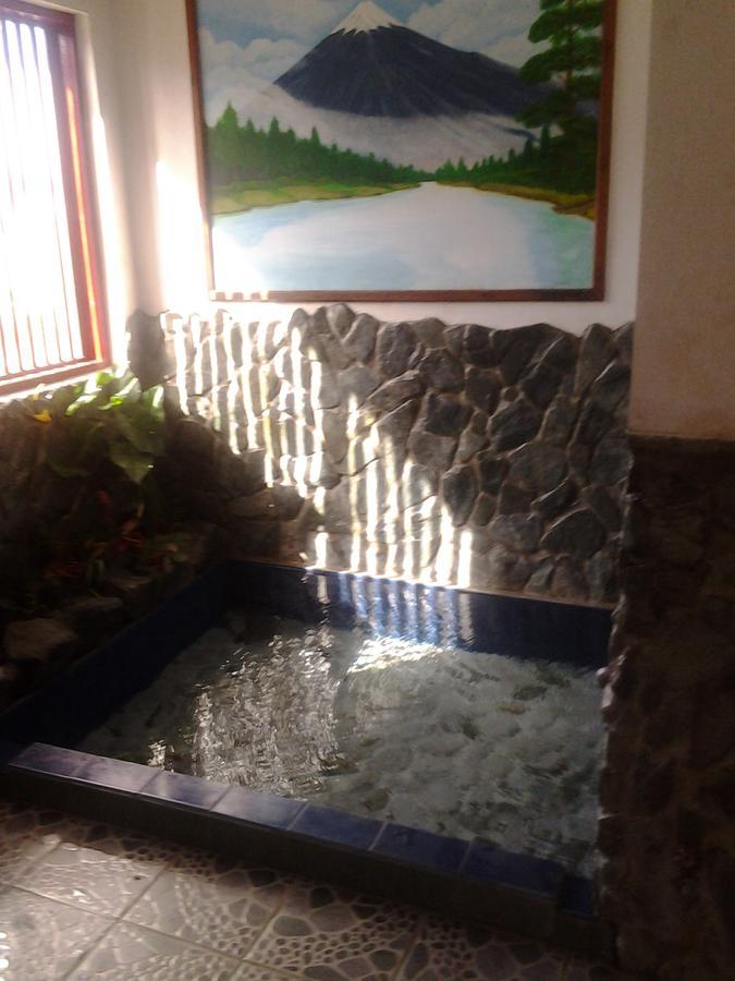 Makiling Onsen Hotel Лос-Баньос Экстерьер фото